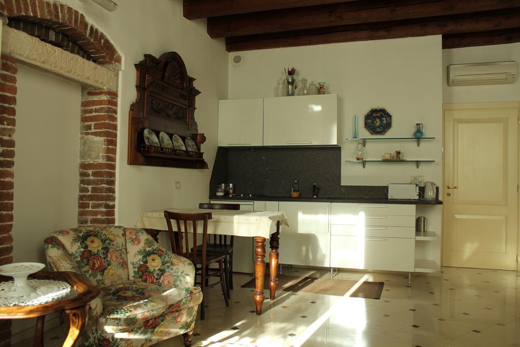 Апартаменти Residenza Carducci Centro Storico Верона Номер фото